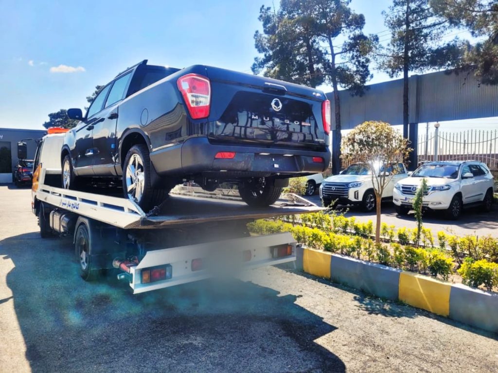 وانت سانگ‌یانگ موسو گرند خان در حال حمل خودرو، مناسب برای امداد خودرو شیراز و خدمات خودروبر شیراز.